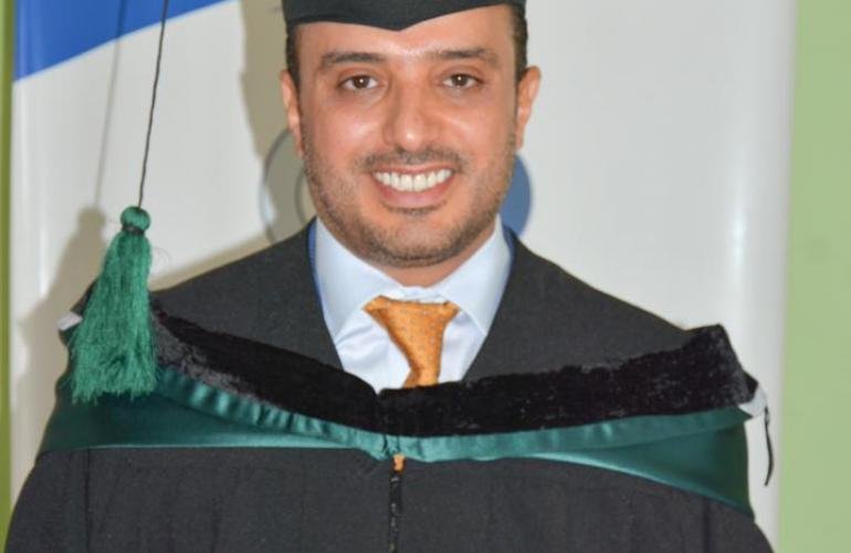 الامتياز مع مرتبة الشرف للباحث أشرف شنيف في ماجستير الإدارة من كلية ماستريخت الهولندية وجامعة صنعاء