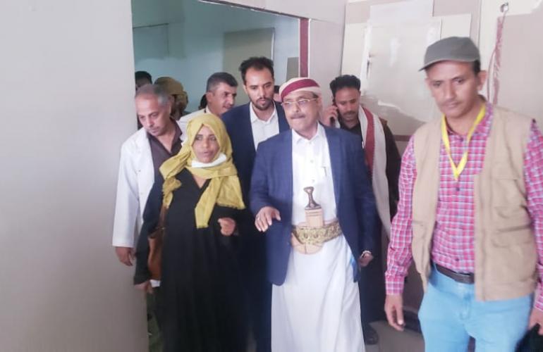 عضو المجلس السياسي الأعلى سلطان السامعي يزور مستشفى يوني ماكس ويطلع على مستوى الانجاز في المدينة الطبية