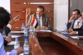 وزير الصناعة يؤكد توجه الوزارة للخدمات المالية الالكترونية 