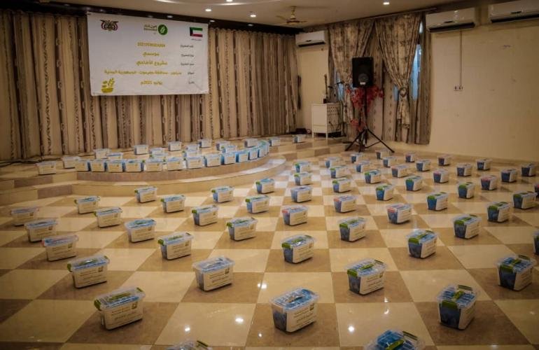 العون المباشر توزع لحوم الأضاحي على (31,500) مستفيد في حضرموت