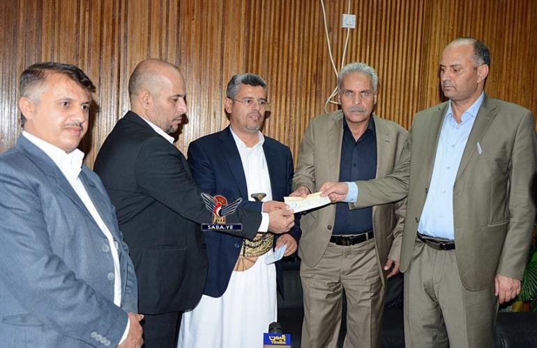 هيئة البريد تسلّم الدفعة الرابعة من التبرعات للجنة حملة "القدس أقرب"