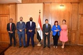 وزير الشباب المصري يلتقي مجموعة من المستثمرين الأجانب لبحث فرص الاستثمار في المنشآت الرياضية