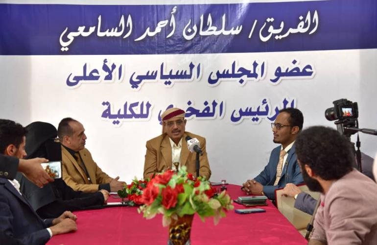 الكلية العالمية للعلوم الطبية تمنح رئاستها الفخرية ودرع الوفاء لعضو السياسي الأعلى الفريق سلطان السامعي