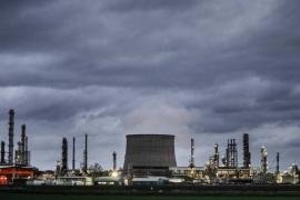 مصافٍ هندية تخفض استيراد النفط السعودي وترفع الروسي