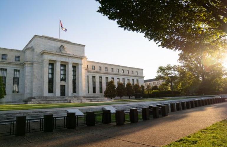 "الاحتياطي الفيدرالي" يُحذر من تدهور السيولة في الأسواق