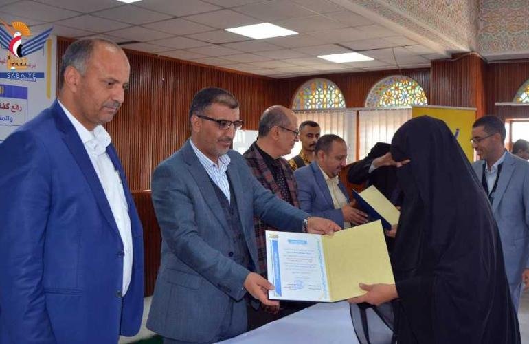 وزير الاتصالات يكرم 30 كادرا من مقدمي خدمات التوفير البريدي