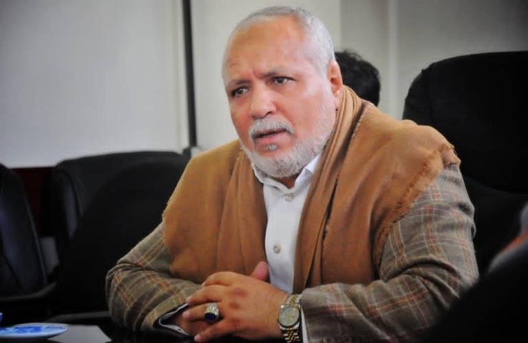 مدير عام مشروع التغذية المدرسية مشروع الطوارئ يقدم المعونات الغذائية لأكثر من خمسمائة الف اسرة يمنية