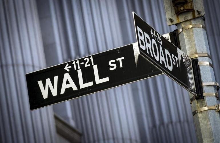 وول ستريت أمام انخفاض أكثر حدة.. شبح الركود قد يهوى بـ S&P لـ 3000 نقطة!