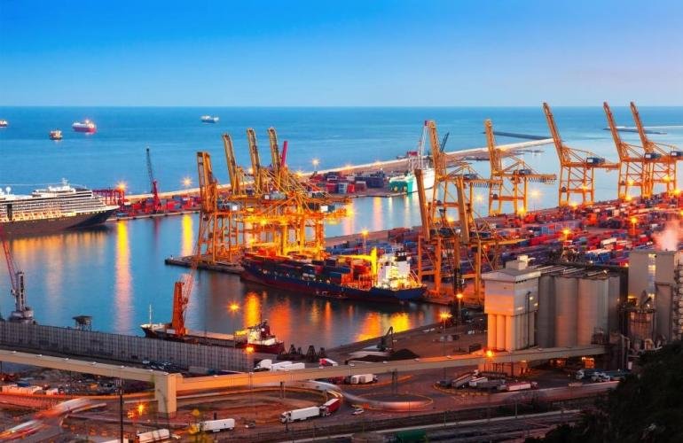 المركزي العماني: توقعات واعدة للاقتصاد المحلي على المديين المتوسط والبعيد مع استمرار خطط التنويع