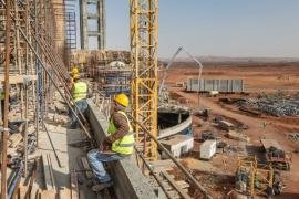 المطورون العقاريون في مصر يواصلون التحوط ويتوقعون ارتفاع الأسعار
