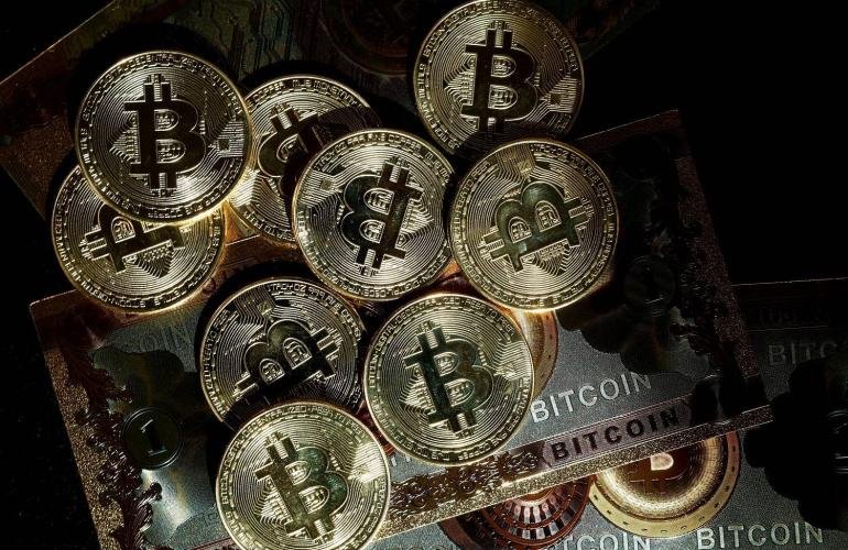«بتكوين» تتخطى الـ93 ألف دولار للمرة الأولى