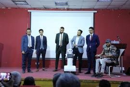 ابتكار يمني واعد: طلاب الجامعة اللبنانية الدولية بصنعاء يطورون روبوتاً طبياً ذكياً