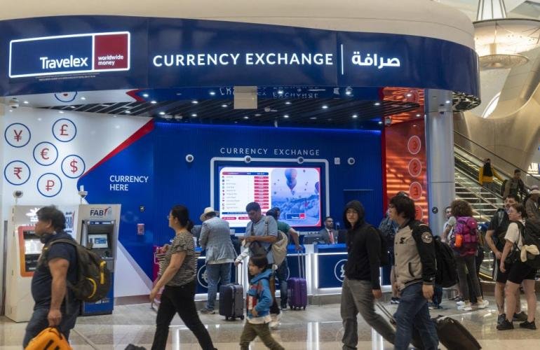 حروب ترامب التجارية تضر ارتباط الخليج بالدولار