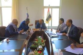 نائب وزير الاقتصاد يطلع على مستوى الانضباط الوظيفي في مؤسسة الاسمنت والشركة اليمنية الكويتية