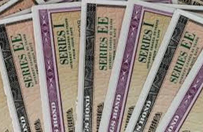 عمليات بيع عالمية في السندات تعكس القلق بشأن الموازنات والبنوك المركزية