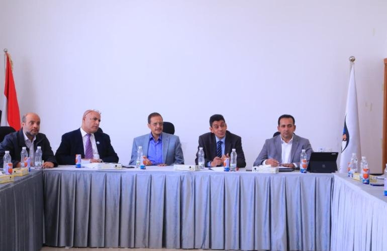 مناقشة واقع صناعة الدواء المحلي والتحديات التي تواجهها وسبل تعزيز الاستثمار