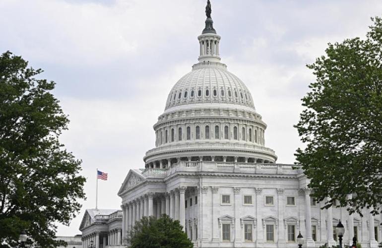 مجلس الشيوخ الأميركي يتحرك لإنهاء أطول إغلاق حكومي في تاريخ البلاد