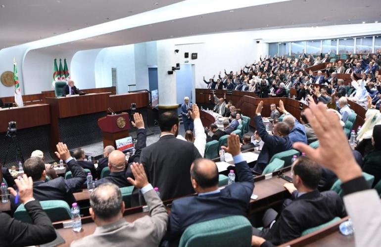 البرلمان الجزائري يقرّ أكبر موازنة في تاريخ البلاد