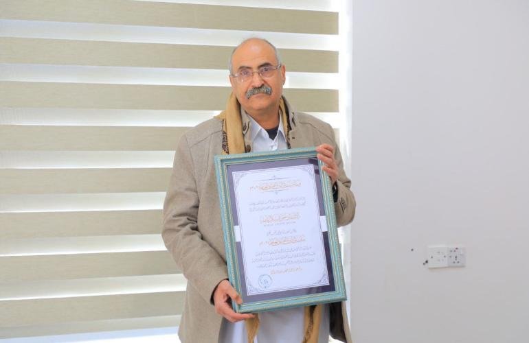 تكريم رائد الأعمال حمزة بلال ناصر بوسام "سفير البن اليمني"