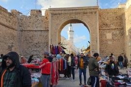 الأسواق الليبية تحت وطأة الدولار والطاقة وتكاليف الشحن.. تحذيرات من ارتفاع سعر الصرف