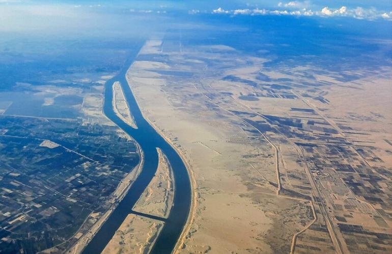 «مجلس الوزراء المصري» يحسم الجدل: لا صحة لبيع قناة السويس أو تكبدها خسائر بـ 500 مليون دولار شهرياً