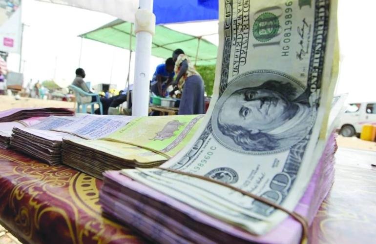 اقتصاد الحرب يعصف بالجنيه السوداني.. شح السيولة وتهريب الذهب يحاصران الأسواق