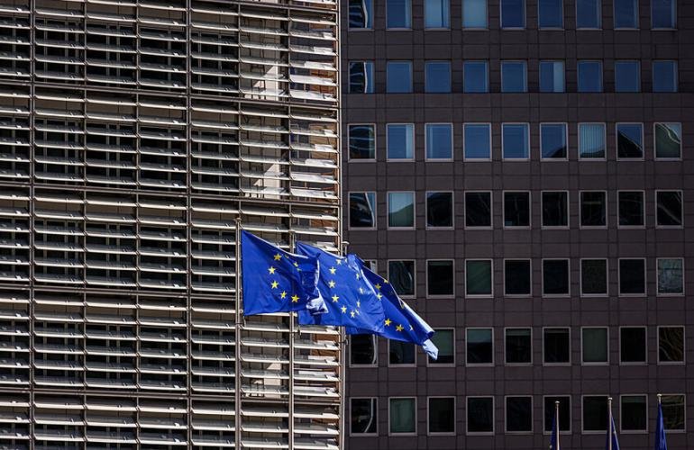 المفوضية الأوروبية لن تتمكن من مساعدة كييف في سد عجز تمويل احتياجاتها العسكرية في 2026