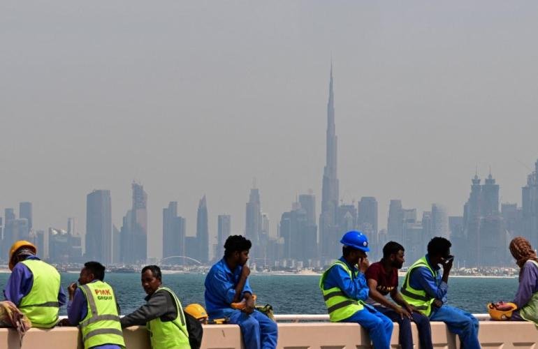 تحويلات العاملين في الخليج الأولى عالمياً بـ 161 مليار دولار