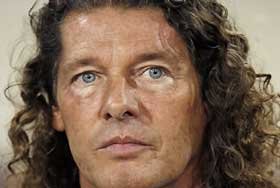 مدرب المنتخب القطري يعتزم تعويض خسارته بالفاز على اليمن