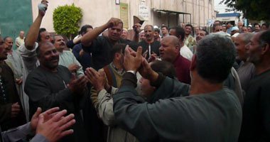 يطالبون بإنهاء إجراءات المعاش المبكر